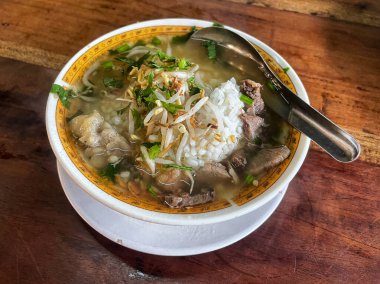 Lezzetli ve yağlı bir kase 