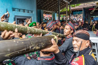 Jogja, 5 Eylül 2025. Sri Susuhunan Pakubuwono XIII 'ün cenazesi Mataram Kraliyet Mezarları Kompleksi, Imogiri, Bantul, Yogyakarta Özel Bölgesi.