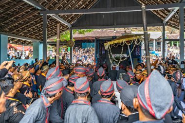 Jogja, 5 Eylül 2025. Sri Susuhunan Pakubuwono XIII 'ün cenazesi Mataram Kraliyet Mezarları Kompleksi, Imogiri, Bantul, Yogyakarta Özel Bölgesi.