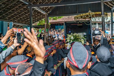 Jogja, 5 Eylül 2025. Sri Susuhunan Pakubuwono XIII 'ün cenazesi Mataram Kraliyet Mezarları Kompleksi, Imogiri, Bantul, Yogyakarta Özel Bölgesi.