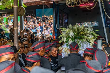 Jogja, 5 Eylül 2025. Sri Susuhunan Pakubuwono XIII 'ün cenazesi Mataram Kraliyet Mezarları Kompleksi, Imogiri, Bantul, Yogyakarta Özel Bölgesi.