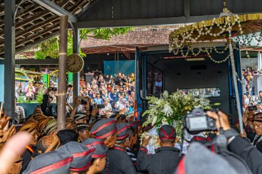 Jogja, 5 Eylül 2025. Sri Susuhunan Pakubuwono XIII 'ün cenazesi Mataram Kraliyet Mezarları Kompleksi, Imogiri, Bantul, Yogyakarta Özel Bölgesi.