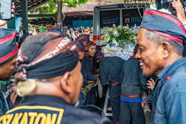 Jogja, 5 Eylül 2025. Sri Susuhunan Pakubuwono XIII 'ün cenazesi Mataram Kraliyet Mezarları Kompleksi, Imogiri, Bantul, Yogyakarta Özel Bölgesi.