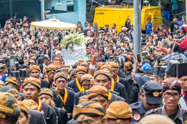 Jogja, 5 Eylül 2025. Sri Susuhunan Pakubuwono XIII 'ün cenazesi Mataram Kraliyet Mezarları Kompleksi, Imogiri, Bantul, Yogyakarta Özel Bölgesi.