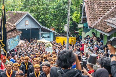 Jogja, 5 Eylül 2025. Sri Susuhunan Pakubuwono XIII 'ün cenazesi Mataram Kraliyet Mezarları Kompleksi, Imogiri, Bantul, Yogyakarta Özel Bölgesi.