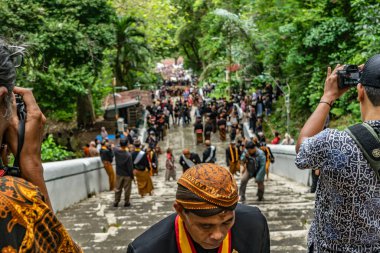 Jogja, 5 Eylül 2025. Sri Susuhunan Pakubuwono XIII 'ün cenazesi Mataram Kraliyet Mezarları Kompleksi, Imogiri, Bantul, Yogyakarta Özel Bölgesi.