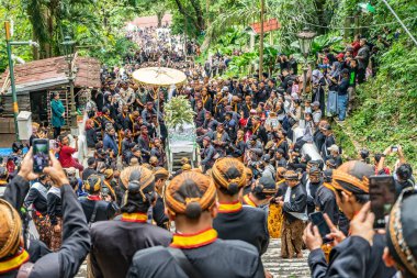 Jogja, 5 Eylül 2025. Sri Susuhunan Pakubuwono XIII 'ün cenazesi Mataram Kraliyet Mezarları Kompleksi, Imogiri, Bantul, Yogyakarta Özel Bölgesi.