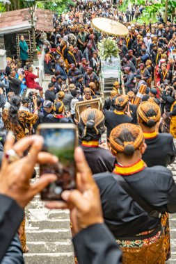 Jogja, 5 Eylül 2025. Sri Susuhunan Pakubuwono XIII 'ün cenazesi Mataram Kraliyet Mezarları Kompleksi, Imogiri, Bantul, Yogyakarta Özel Bölgesi.