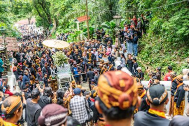 Jogja, 5 Eylül 2025. Sri Susuhunan Pakubuwono XIII 'ün cenazesi Mataram Kraliyet Mezarları Kompleksi, Imogiri, Bantul, Yogyakarta Özel Bölgesi.