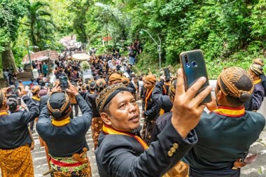 Jogja, 5 Eylül 2025. Sri Susuhunan Pakubuwono XIII 'ün cenazesi Mataram Kraliyet Mezarları Kompleksi, Imogiri, Bantul, Yogyakarta Özel Bölgesi.