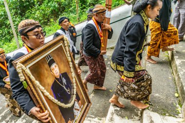 Jogja, 5 Eylül 2025. Sri Susuhunan Pakubuwono XIII 'ün cenazesi Mataram Kraliyet Mezarları Kompleksi, Imogiri, Bantul, Yogyakarta Özel Bölgesi.