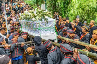 Jogja, 5 Eylül 2025. Sri Susuhunan Pakubuwono XIII 'ün cenazesi Mataram Kraliyet Mezarları Kompleksi, Imogiri, Bantul, Yogyakarta Özel Bölgesi.