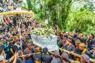 Jogja, 5 Eylül 2025. Sri Susuhunan Pakubuwono XIII 'ün cenazesi Mataram Kraliyet Mezarları Kompleksi, Imogiri, Bantul, Yogyakarta Özel Bölgesi.