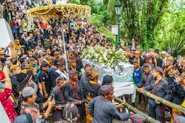 Jogja, 5 Eylül 2025. Sri Susuhunan Pakubuwono XIII 'ün cenazesi Mataram Kraliyet Mezarları Kompleksi, Imogiri, Bantul, Yogyakarta Özel Bölgesi.