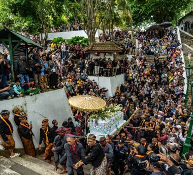 Jogja, 5 Eylül 2025. Sri Susuhunan Pakubuwono XIII 'ün cenazesi Mataram Kraliyet Mezarları Kompleksi, Imogiri, Bantul, Yogyakarta Özel Bölgesi.