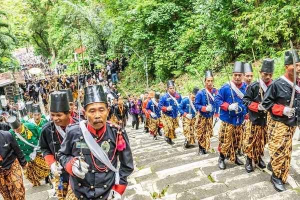 Jogja, 5 Eylül 2025. Sri Susuhunan Pakubuwono XIII 'ün cenazesi Mataram Kraliyet Mezarları Kompleksi, Imogiri, Bantul, Yogyakarta Özel Bölgesi.