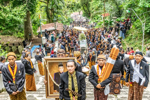 Jogja, 5 Eylül 2025. Sri Susuhunan Pakubuwono XIII 'ün cenazesi Mataram Kraliyet Mezarları Kompleksi, Imogiri, Bantul, Yogyakarta Özel Bölgesi.