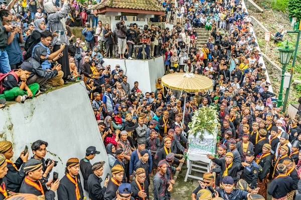 Jogja, 5 Eylül 2025. Sri Susuhunan Pakubuwono XIII 'ün cenazesi Mataram Kraliyet Mezarları Kompleksi, Imogiri, Bantul, Yogyakarta Özel Bölgesi.