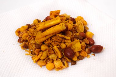 Fresh Mix Chanachur, Chanachur fındıklı beyaz arka plan, Bombay mix chanachur. Beyaz arkaplanlı Chanachur Fotoğrafı.