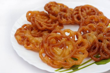 Tabaktaki Imarti Jalebi, Hindistan 'da yaygın olarak kullanılan en lezzetli tatlılardan biridir. Taze jalebi. Yağda veya yağda kızartılmış şeker şuruplu tatlı bir Hint tatlısı. Seçici odak