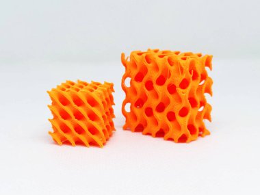 3D yazdırılmış polimerik Gyroid hücresel yapılar (Ek imalat-ABS Filament) 