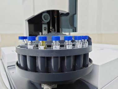 Kimya, otomotiv ve enjektör alanlarında gaz kromatografisi enstrümanı üzerine şişe 