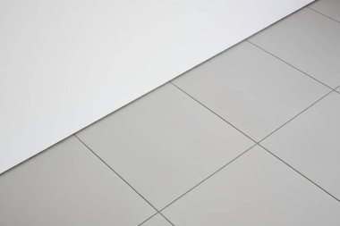 Bu minimalist görüntü, hatlara ve şekillere odaklı temiz ve modern bir tasarıma sahiptir.