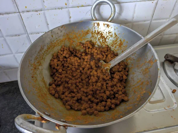 sebzeler tavada kızarmış tavuk