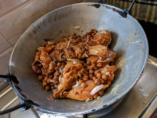 Lezzetli Asya yemeklerinin yakın görüntüsü