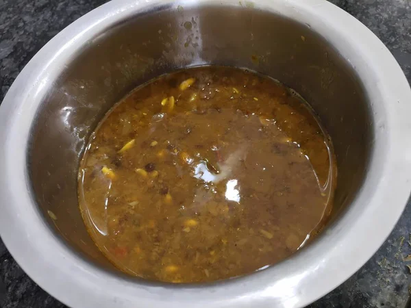 Tavuk ve sebzeli çorba.