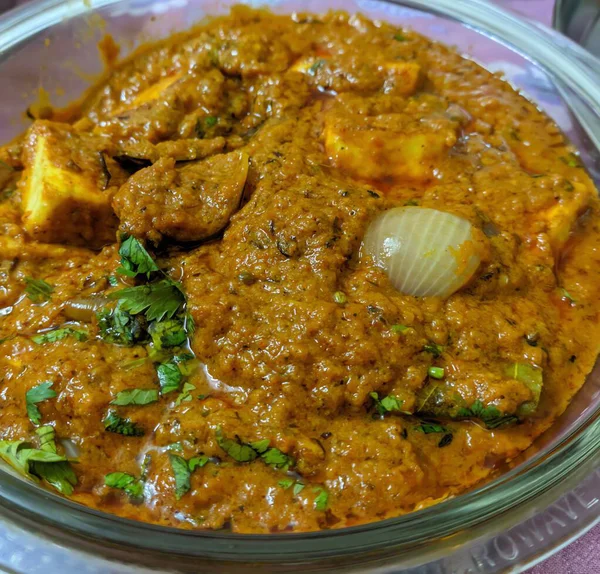 Hint yemeği, körili tavuk ve masala körisi..