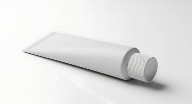 Beyaz bir yüzey üzerinde duran kozmetik ürünler için beyaz bir tüpün yakın plan çekimi..