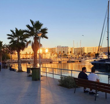 Ocak 'ta Alicante - güneşli, sıcak ve yaz