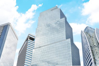 Mavi gökyüzü arkaplanlı kule şehir manzarası