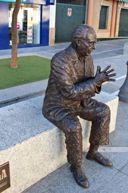 Flamenko şarkıcısı Juan Talega 'nın Dos Hermanas, Seville, İspanya' daki bronz heykeli, Andalusian flamenko mirası ve geleneksel İspanyol müzik kültürünü halka açık bir alanda onurlandıran efsanevi kantaor resmedilmiştir.