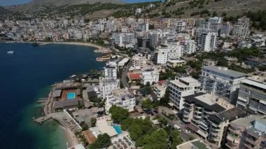 Arnavutluk Riviera 'nın Üzerinden Saranda Sahil Hattı Görünümü