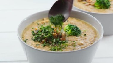 Brokoli ve dereotlu mercimek kremalı çorba.. 