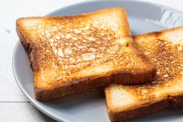 Přípitek Máslem Meruňkovým Džemem Šedém Talíři Koncept Snídaní — Stock fotografie