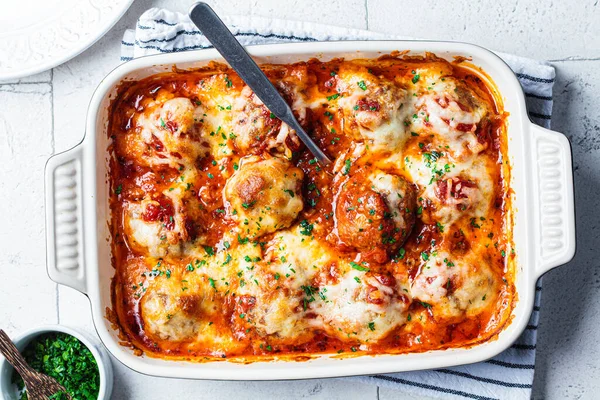 Caçarola Almôndegas Queijo Assado Com Molho Tomate Prato Forno — Fotografia de Stock