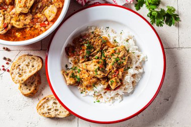Chahohbili - domates soslu tavuk pilavı, Gürcü gıda konsepti.