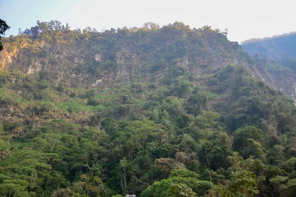 Dağların güzel manzarası.