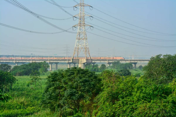 Yüksek voltajlı elektrik hattı