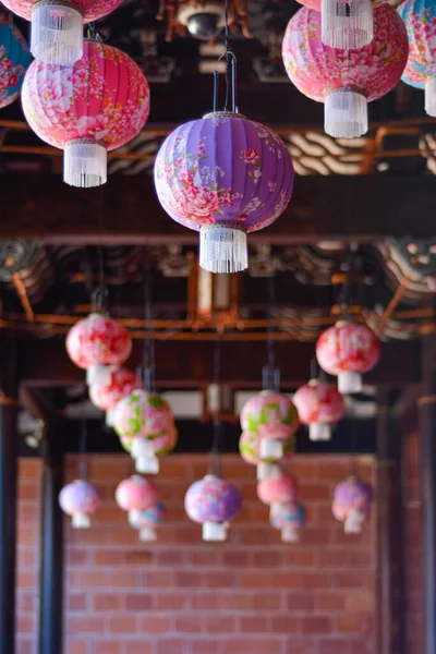 Piyasadaki Çin fenerleri.