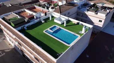 San Miguel de Salinas, İspanya 'daki Konut Apartmanı' nda Çatı Yüzme Havuzu