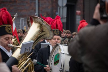 11.2025 Gliwice, Polonya - Bağımsızlık Yürüyüşü - Polonya 'nın bağımsızlığını geri kazanmak için vatansever bir tezahür. Orkestra adamları