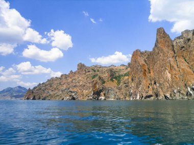 Kırım Ukrayna 'nın Karadeniz kıyıları Avrupa deniz göğü bulutlu. Yüksek kalite fotoğraf