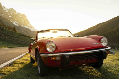 Eski Zaman Spitfire Zafer Vintage bei Sonnenuntergang