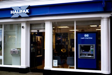 Saffron Walden, Essex, İngiltere - 12 Ocak 2024: Halifax, ATM makineli toplum şubesi