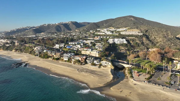 Laguna Plajı, Orange County, Kaliforniya, ABD - Sahil manzaralı evler 