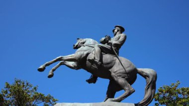 Samsun, Türkiye - 19 Mayıs 2025: Mustafa Kemal Atatürk Onur Heykeli, Atatürk at sırtında heykel